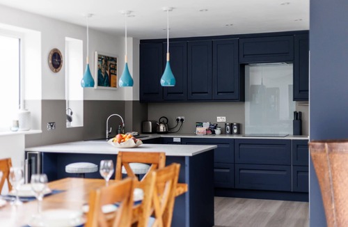 Westbourne House | Middle Chine - Garden and Spacious Living Space