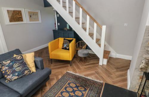 Dinas Cross House | Min-Y-Ffordd