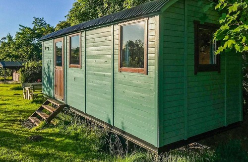 Llandyssiliogogo House | Misty Shepherds Hut - Ukc9298