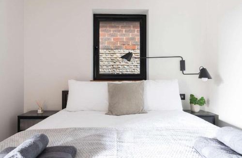 West Wittering House | Modern 2-Bed Cabin Near West Wittering Beach