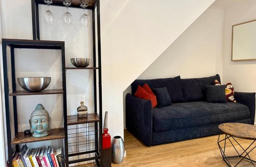 Worcester House | Modern 2-Bedroom House In Worcester, Free Parking & Near M5