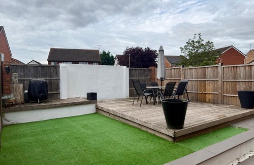 Worcester House | Modern 2-Bedroom House In Worcester, Free Parking & Near M5