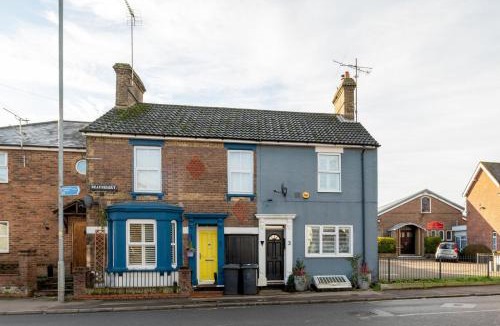 Grasby House | Modern 2BD Victorian Home Near Town Centre