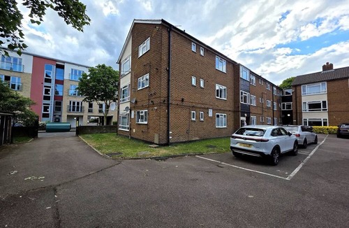 Leyton Apartment | Modern 2BDR Flat Near Stratford and Central London