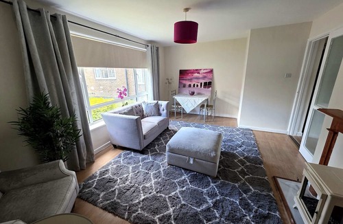 Leyton Apartment | Modern 2BDR Flat Near Stratford and Central London