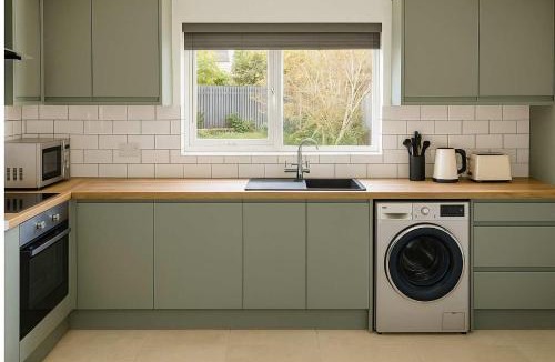 Cribbs Causeway House | Modern 3-Bedroom Home Near Cribbs Causeway- Ideal for contractors and work stays