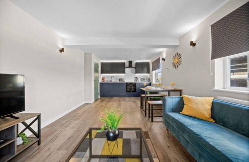 Roath Apartment | Modern 3BR - City Centre - Spacious Living
