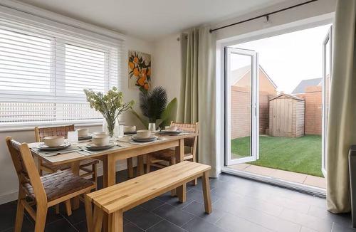 Aylesbury House | Modern 4BR Home 10 Beds Family-Friendly, Aylesbury