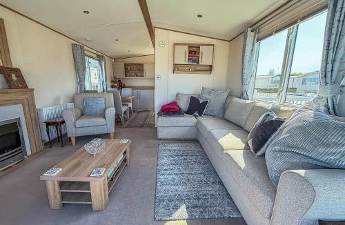 Hunstanton House | Modern 6 Berth Caravan With Front Decking At Manor Park, Hunstanton Ref 23015T