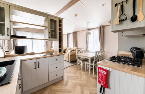 Harwich House | Modern 8 berth caravan at Dovercourt Holiday Park ref 44003BW
