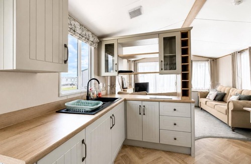 Harwich House | Modern 8 berth caravan at Dovercourt Holiday Park ref 44003BW