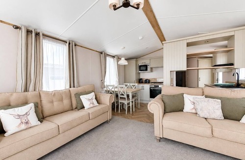Harwich House | Modern 8 berth caravan at Dovercourt Holiday Park ref 44003BW