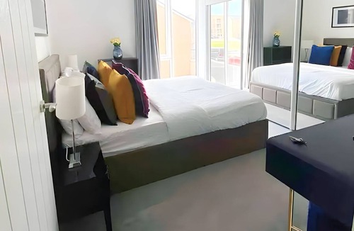 South Ockendon Apartment | Modern Apartment, close to station. 30 mins from Central London