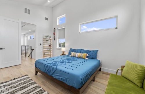 Montopolis Apartment | Modern Apartment in Prime Location (ID1377X584)
