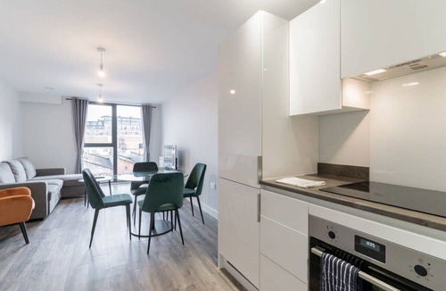 Bordesley Apartment | Modern Apartment with City Views in Birmingham