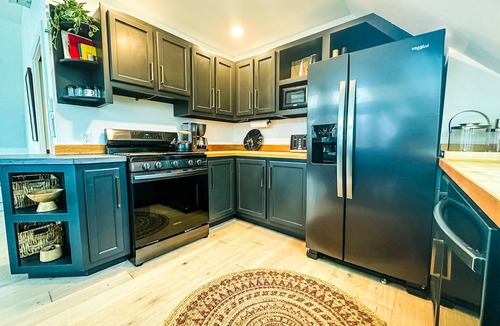 Morrisville House | Modern barn perched on 24 acres w/stunning views of mountains & ski resort