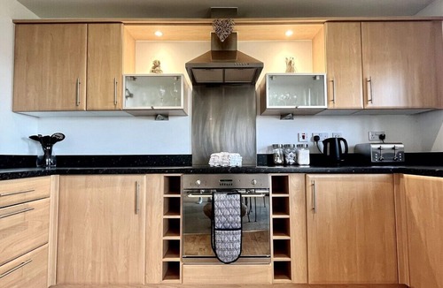 Llanelli Apartment | Modern Beachfront Bliss with Spectacular Views