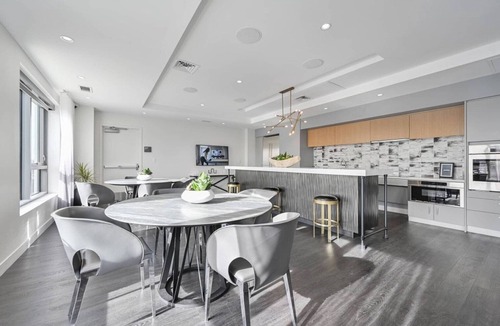 Central Square Apartment | Modern Central Square 1BR w/W/D, Doorman, near T, by Blueground