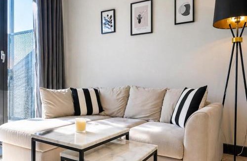 Theatreland Birmingham Apartment | Modern City Centre Apt With Balcony & Free Parking