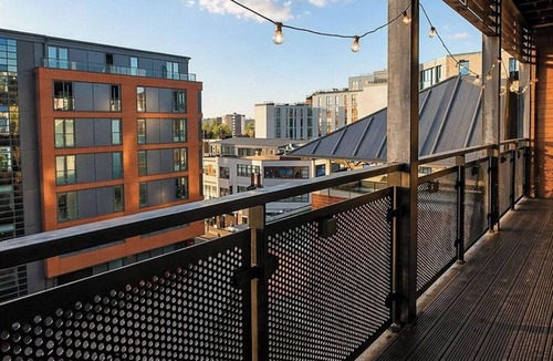 Theatreland Birmingham Apartment | Modern City Centre Apt With Balcony & Free Parking