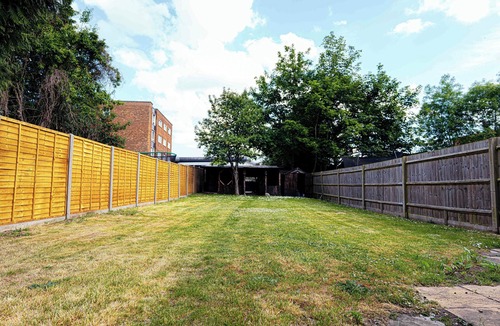 Hatfield House | Modern,comfy 2 Bedroom House in Hatfield, Town Centre, Free Parking!
