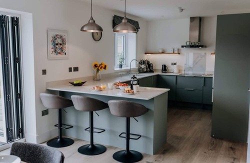 Llanarthney House | Modern Country Escape for 12 Guests -Rural Setting