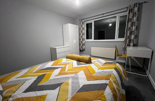 Coventry House | Modern Double Room With Free Parking & Fast WiFi 5 Mins To Warwick Uni