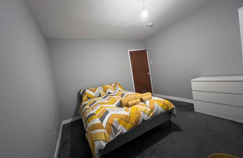 Coventry House | Modern Double Room With Free Parking & Fast WiFi 5 Mins To Warwick Uni