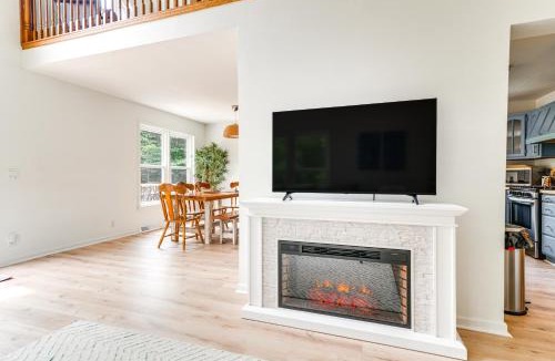 Eckerty House | Modern Eckerty Home with Deck on Patoka Lake!