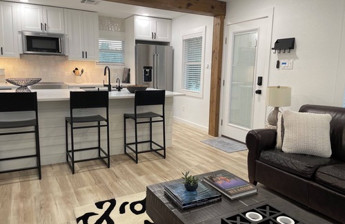 Georgetown Apartment | Modern Garage Apartment in the Heart of Downtown Georgetown