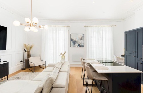 Leamington Spa Apartment | Modern High End 1 Bed in Central Leamington Spa - Pass the Keys
