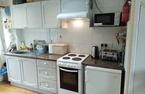 Stackpole Ski Chalet | Modern holiday home in quiet location near Freshwater East beach