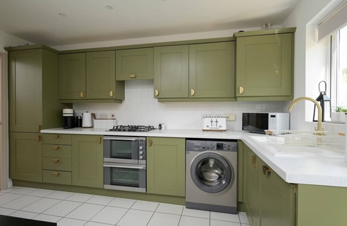 Cheltenham House | Modern Home on Edge of Cotswolds, Private Parking
