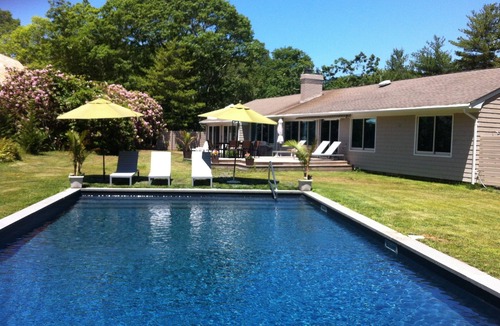 Northwest Harbor House | MODERN HOME SUMMER or monthly 5 min to village in private NW wtfront community