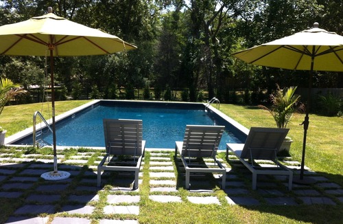 Northwest Harbor House | MODERN HOME SUMMER or monthly 5 min to village in private NW wtfront community