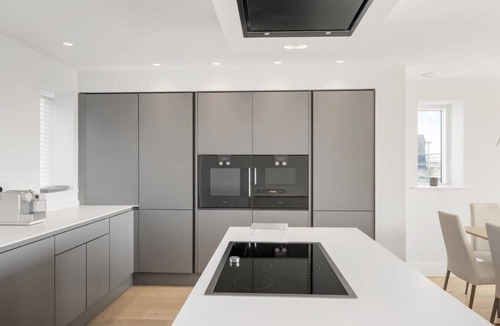 Newquay House | Modern Home with Stunning Gannel Estuary Views