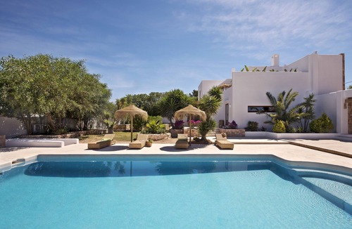 Sant Josep de sa Talaia House | Modern house with Ibiza spirit
