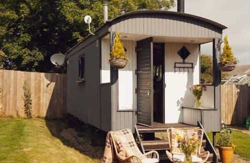 Nolton House | Modern & Inviting Shepherd's Hut - Pembrokeshire
