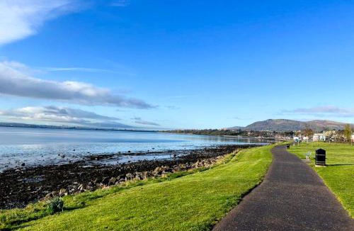 Newtownabbey Apartment | Modern Luxurious Apartment w/Patio Balcony & View