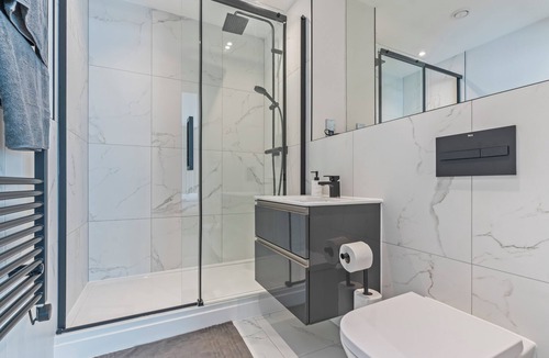 Barnet Apartment | Modern Luxury 1-Bed Apartment London (2 minutes away from station)