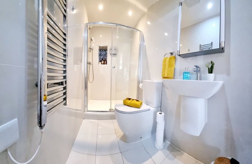 Bristol City Centre Apartment | Modern Riverside Apartment in Central Bristol.