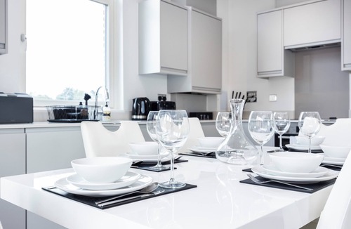 Finchley Church End Apartment | Modern split level Apartment With Living room and Bedroom Balconies And Parking