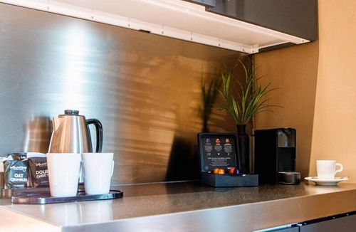 Yeovil Apartment | Modern Studio Stay Free Parking & Gym Access