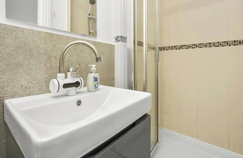 South Norwood Apartment | Modern Studio with En-Suite & Kitchenette - Norwood Junction - Kings Road 3