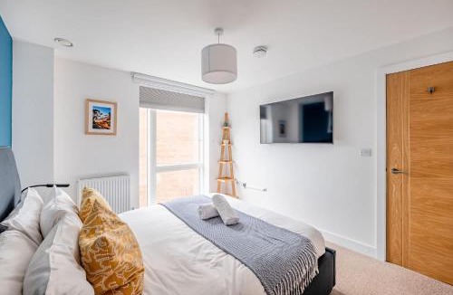 Southville House | Modern Townhouse - Parking EV Charger & Balcony