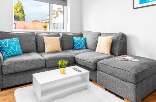 Stourbridge Apartment | Modern Two Bed Apartment - Two Parking Spaces - Netflix 1cSt