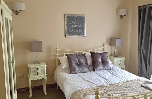 Upwood Ski Chalet | Modern yet rustic designed lodge, ideal for families or couples.