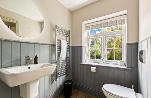 Henley-on-Thames House | Montpellier House, Centrally Located, Large Garden