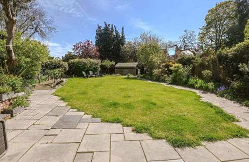 Moseley House | Moseley - House - Sleeps 4 - Parking - Garden