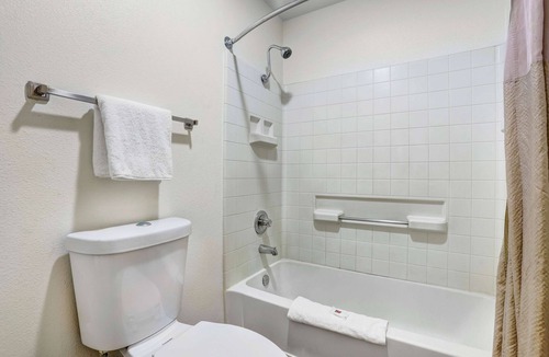 Cascade Hotel | Motel 6 Anderson, CA - Redding Airport
